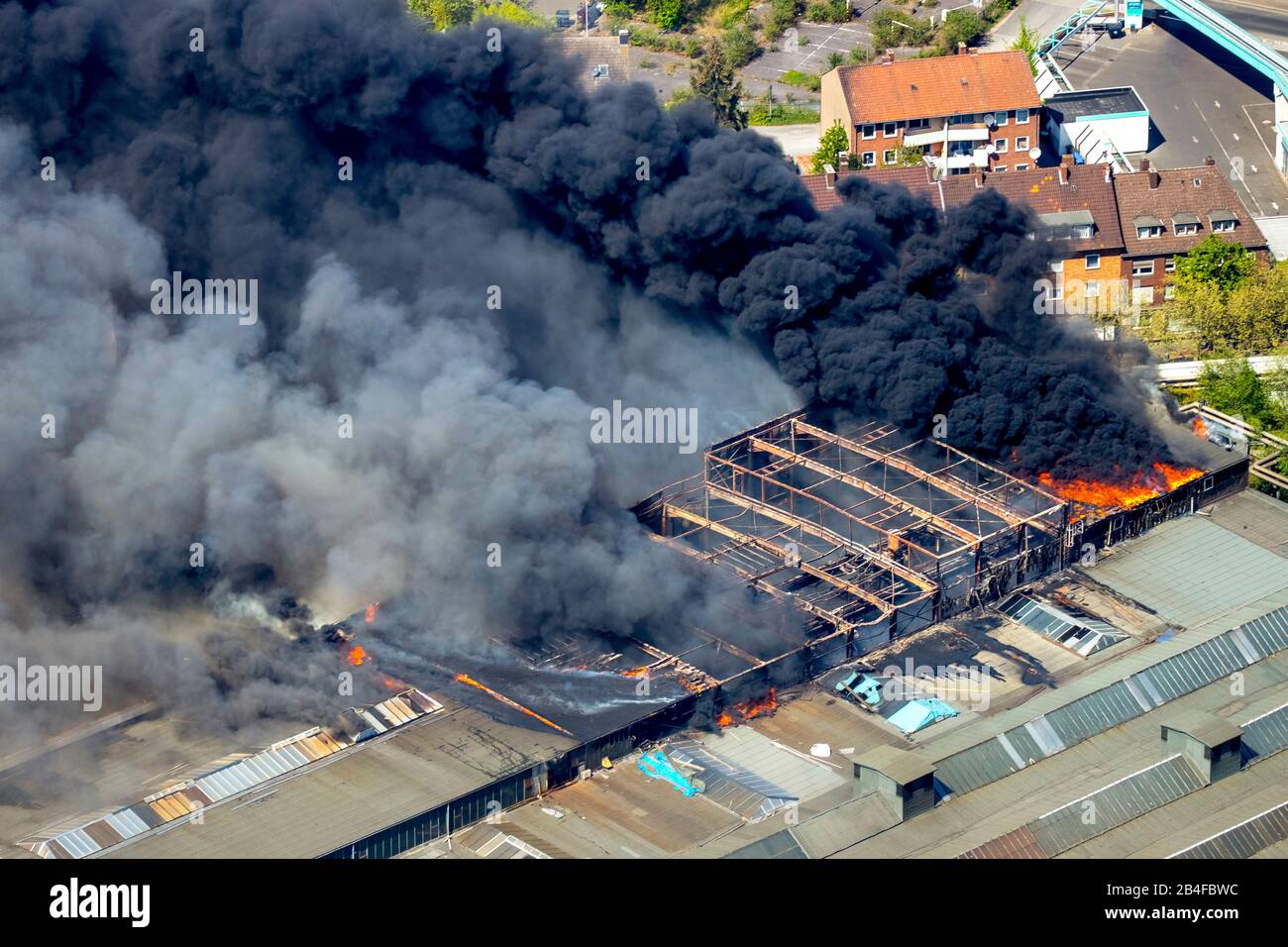 Aerial view of the fire at WDI in Hamm on Wilhelmstrasse. At Wilhelmstrasse,  a WDI hall has been burning since about 12 o'clock. Since 2:25 pm, houses  have been evacuated in the