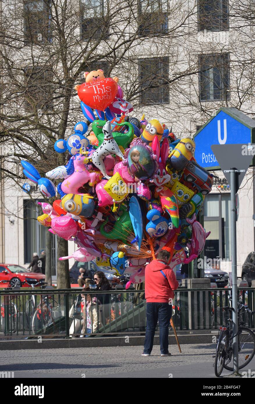 Ballonverkaeufer, Leipziger Platz, Mitte, Berlin, Deutschland Stock Photo