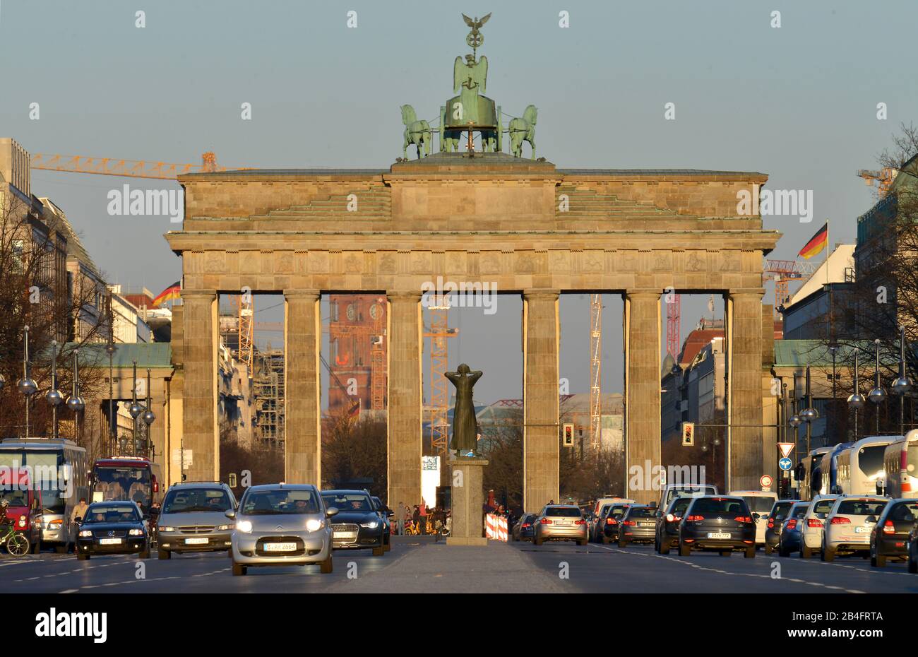 Brandenburger Tor, Strasse des 17. Juni, Mitte, Berlin, Deutschland Stock Photo