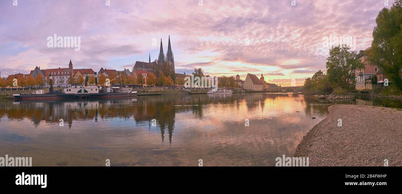 Regensburger Dom, view from the jahninsel, Marc-Aurel-Ufer, autumn, Regensburg, Bavaria, Germany, Europe Stock Photo