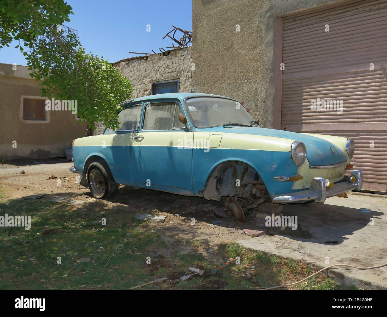 alte Autos älter ältere älteres altes Auto Auto Autolicht Autolichter Autos  Blinklicht Blinklichter Fahrzeug Fahrzeuge Hot rod H Stock Photo - Alamy