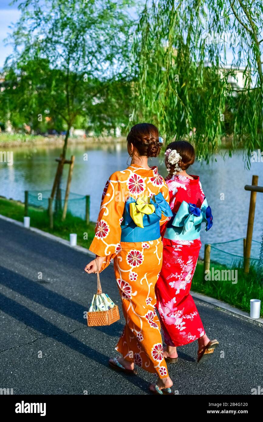 Young women wearing traditional Japanese dress at Sarasawaike Pond, Nara, Honshu, Japan Stock