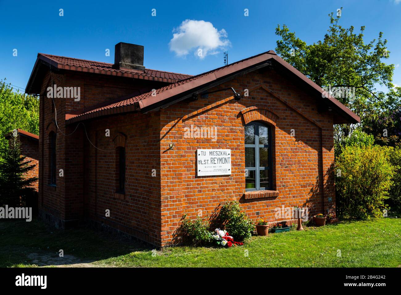 Europe, Poland, Voivodeship Lodz, Lipce Reymontowskie - Regional Museum of WÅ‚adysÅ‚aw StanisÅ‚aw Reymont Stock Photo