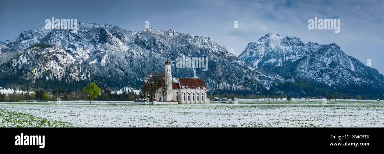 Baroque church of St. Coloman, behind it the mountain massif Tegelberg ...