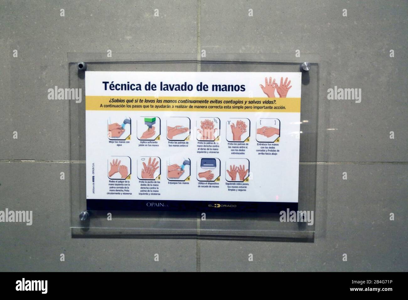 March 3rd, 2020, Bogotá, Colombia: Sign in Spanish with diagrams showing hand washing technique to reduce risk of catching the 2019nCoV coronavirus next to sinks in restrooms of the El Dorado International Airport, Bogotá, Colombia. Stock Photo