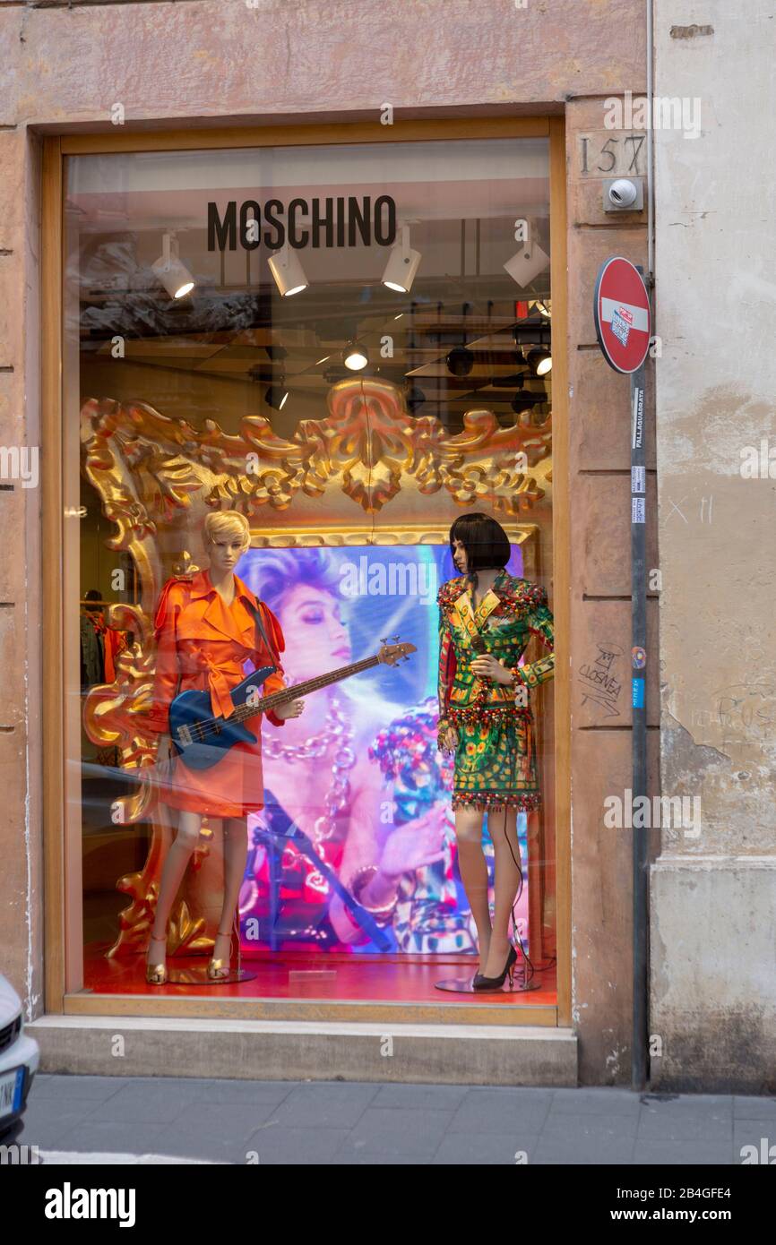 Fendi Window shop at Via condotti in Rome at holiday time – Stock Editorial  Photo © canbedone #178735546