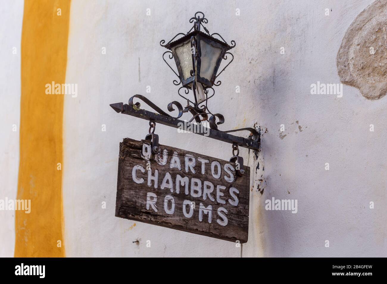 Vintage signs, signboards, rent rooms to tourists and residents. Portugal Stock Photo