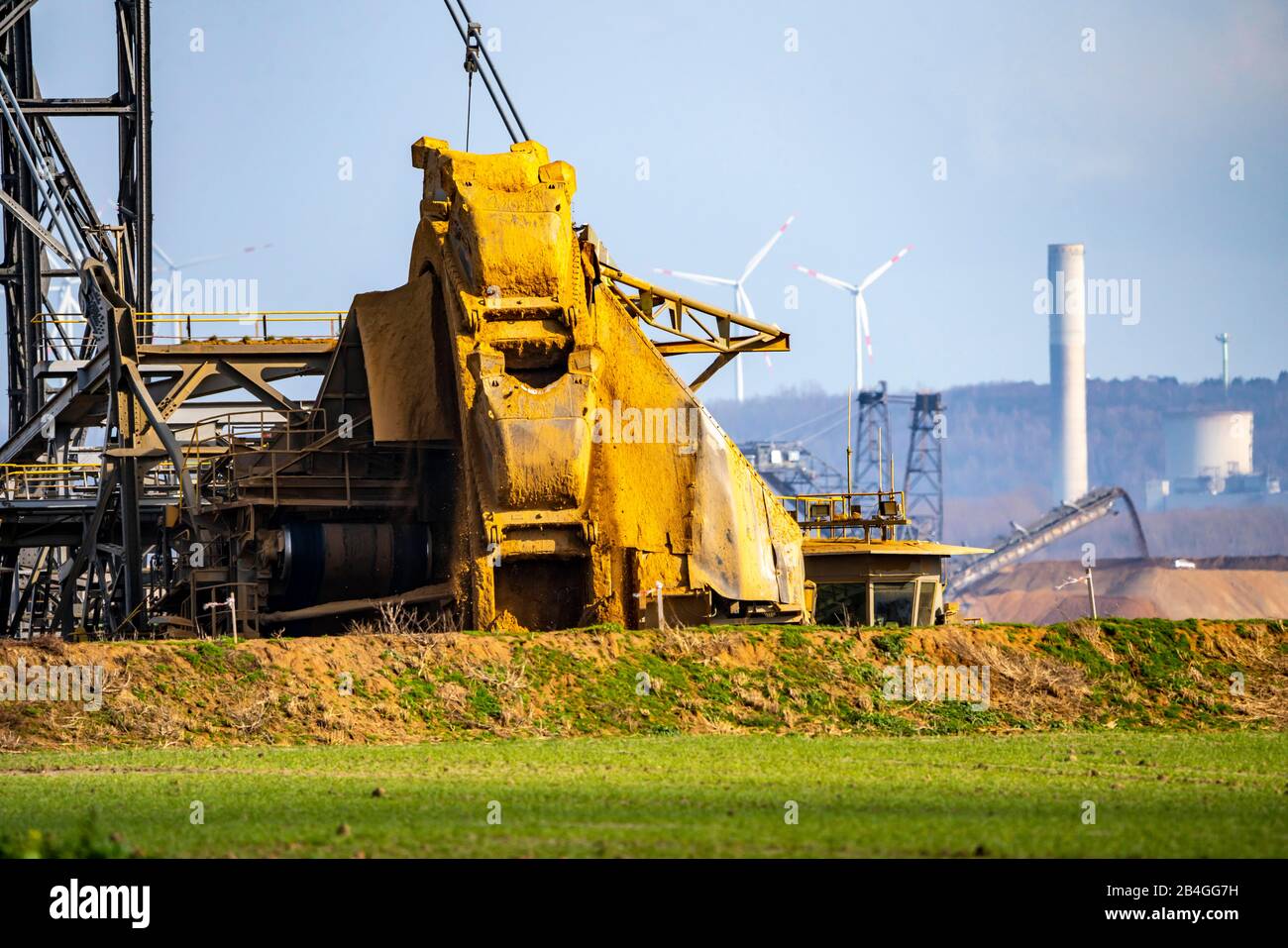 Lignite opencast mine Garzweiler II, bucket wheel excavator during excavation, at the edge of the opencast mine near the village of Keyenburg, at the Stock Photo