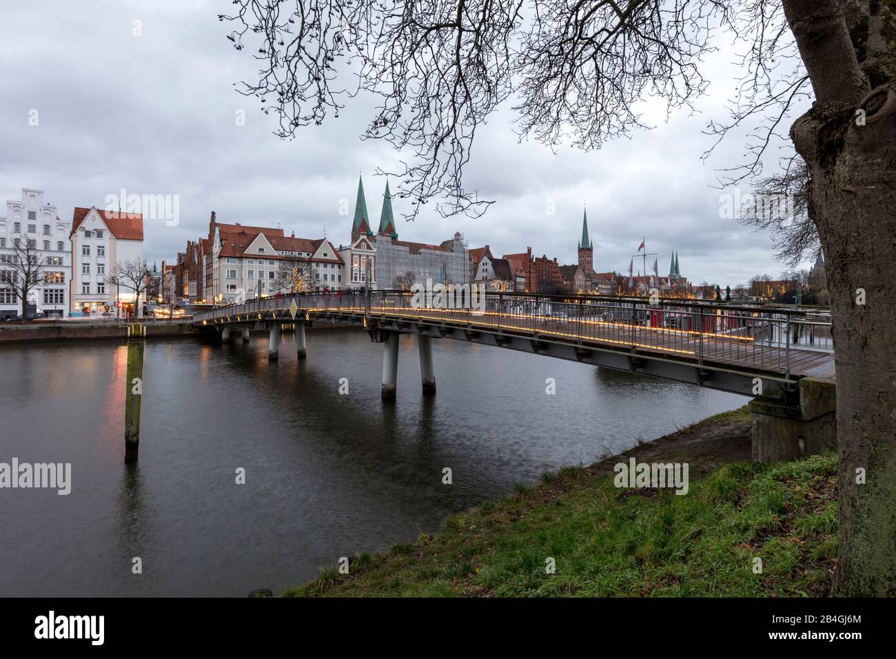 Trave, Fluss, Altstadt, Hafenviertel, Holzbrücke, Hansestadt, Lübeck, SchleswigHolstein
