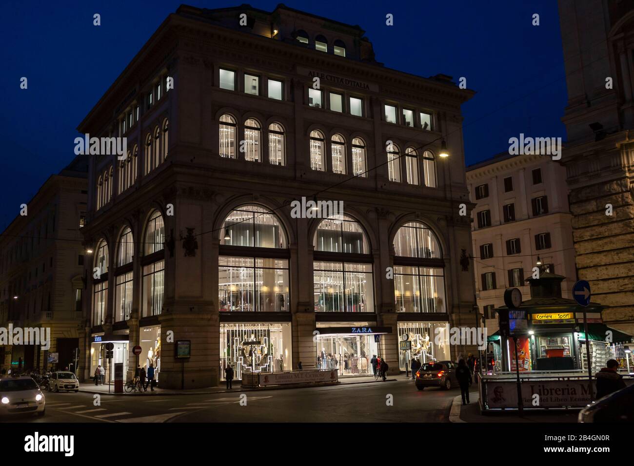 Zara retail store building in central Rome at night Stock Photo - Alamy
