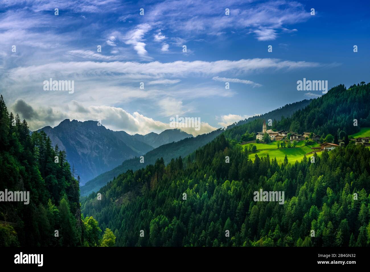 Italien, Südtirol, Alpen, Moos in Passeier, Pfarrwidum, Parrocchia Stock Photo