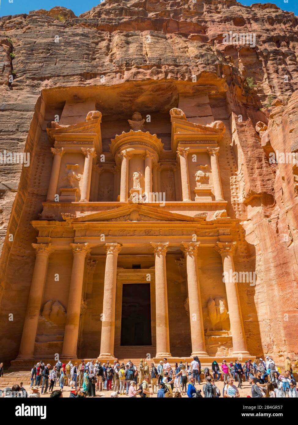 Jordan, Al-Khazneh, the treasure house in the rock city Petra Stock Photo