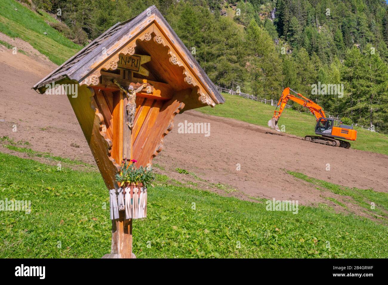 Bauarbeiten an einer Skipiste in Südtirol Stock Photo