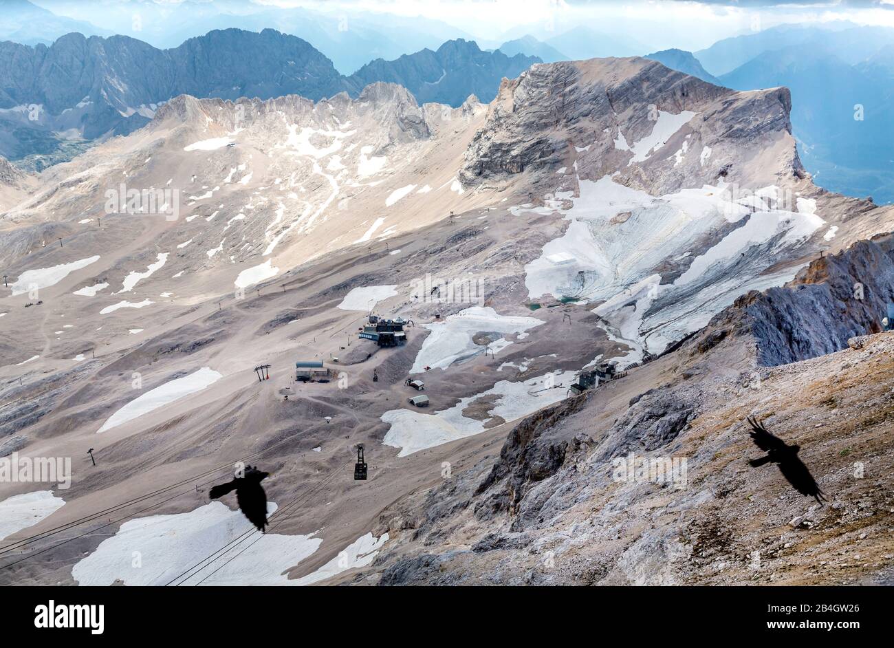 Schneeferner Gletscher mit dem Schneefernerkopf, 2875 m, Zugspitzmassiv, höchster Berggifpfel Deutschlands, Wettersteingebirge, Ostalpen, Alpen, Garmi Stock Photo