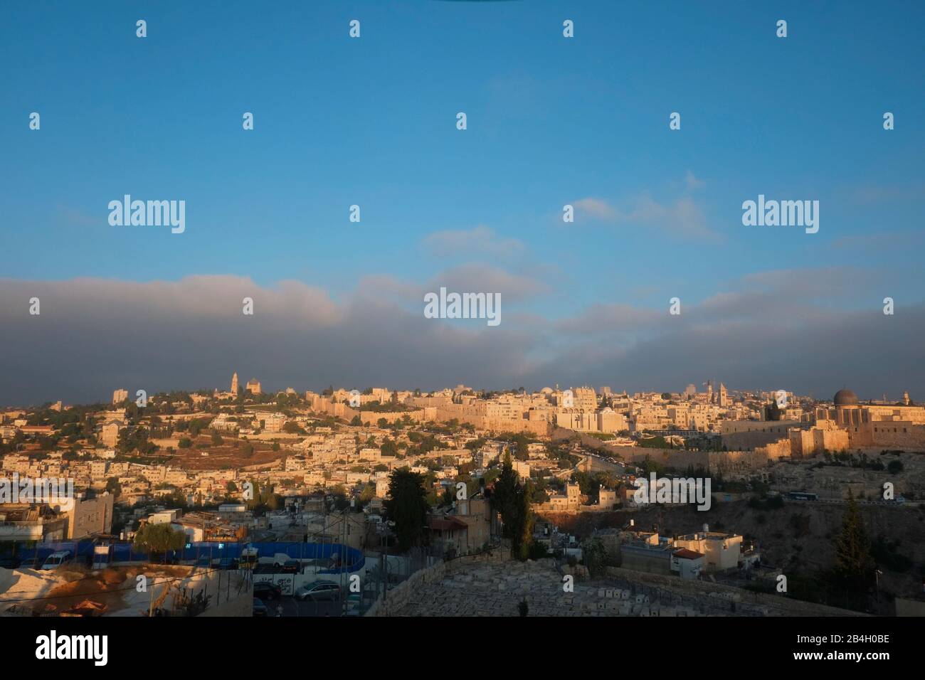 Israel, The Old City of Jerusalem (al-Balda al-Qadimah) is that part of Jerusalem surrounded by the impressive 16th-century Ottoman city walls and rep Stock Photo