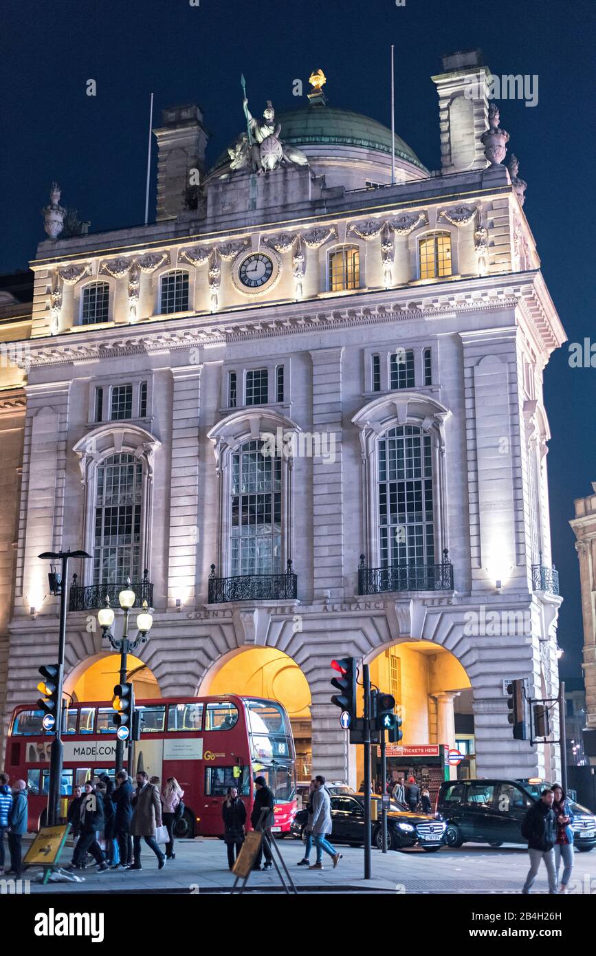 London, night, buildings, block of flats, night shot, Piccadilly Circus