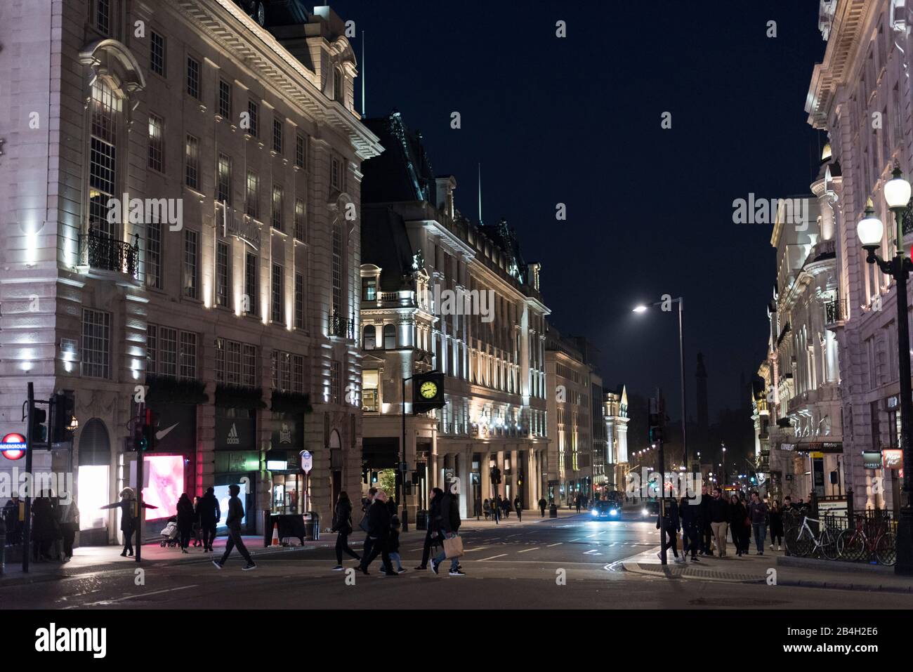 London Piccadilly Circus, night, night shot, street train Stock Photo