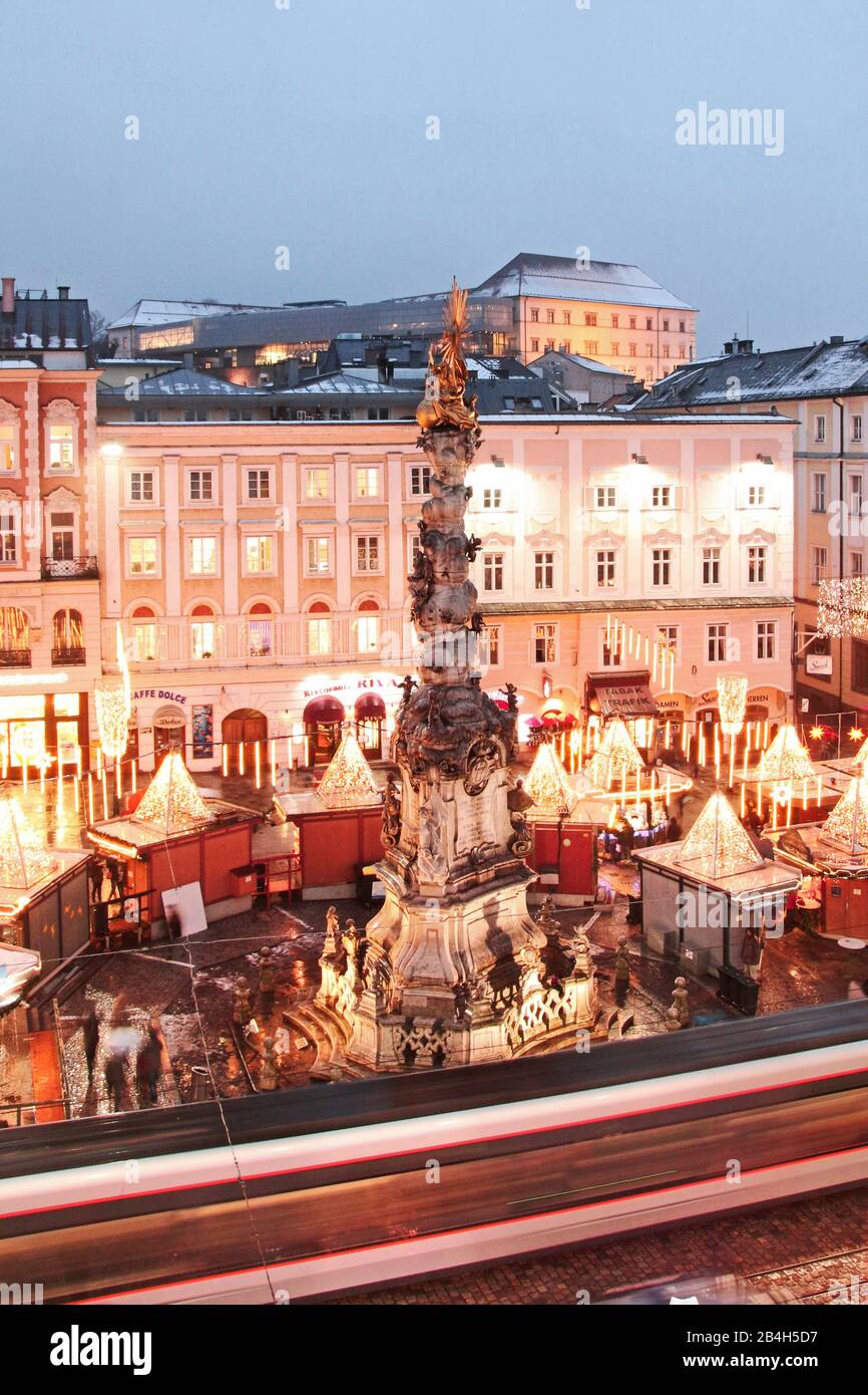 Christmas market at Linz main square Stock Photo - Alamy
