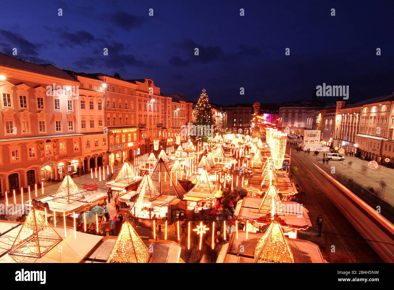 Christmas market at Linz main square Stock Photo - Alamy