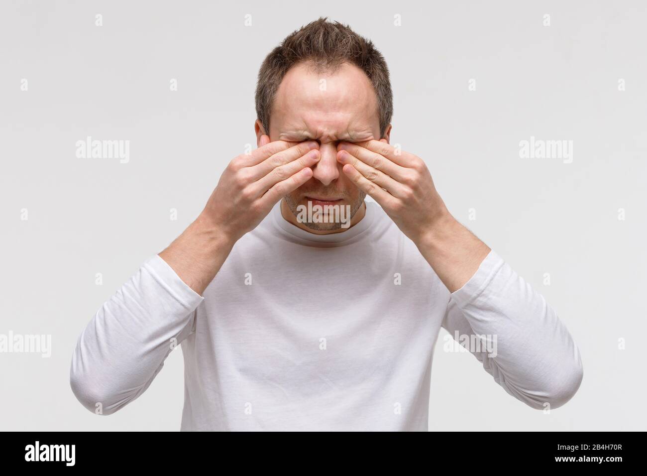 Swollen eyes face allergy hires stock photography and images Alamy