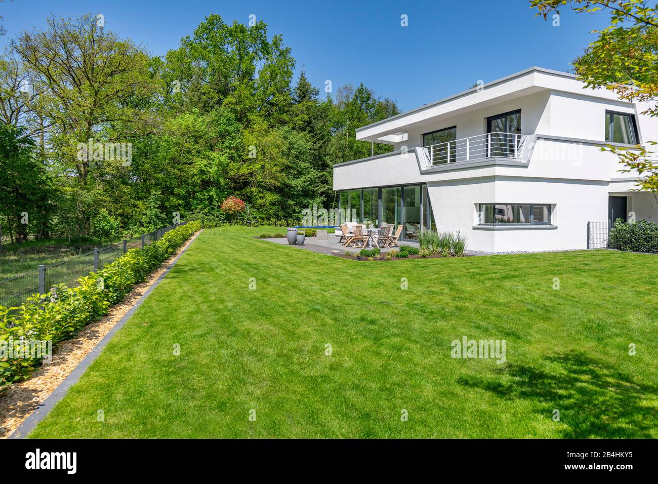 Einfamilienhaus Garten High Resolution Stock Photography And Images Alamy