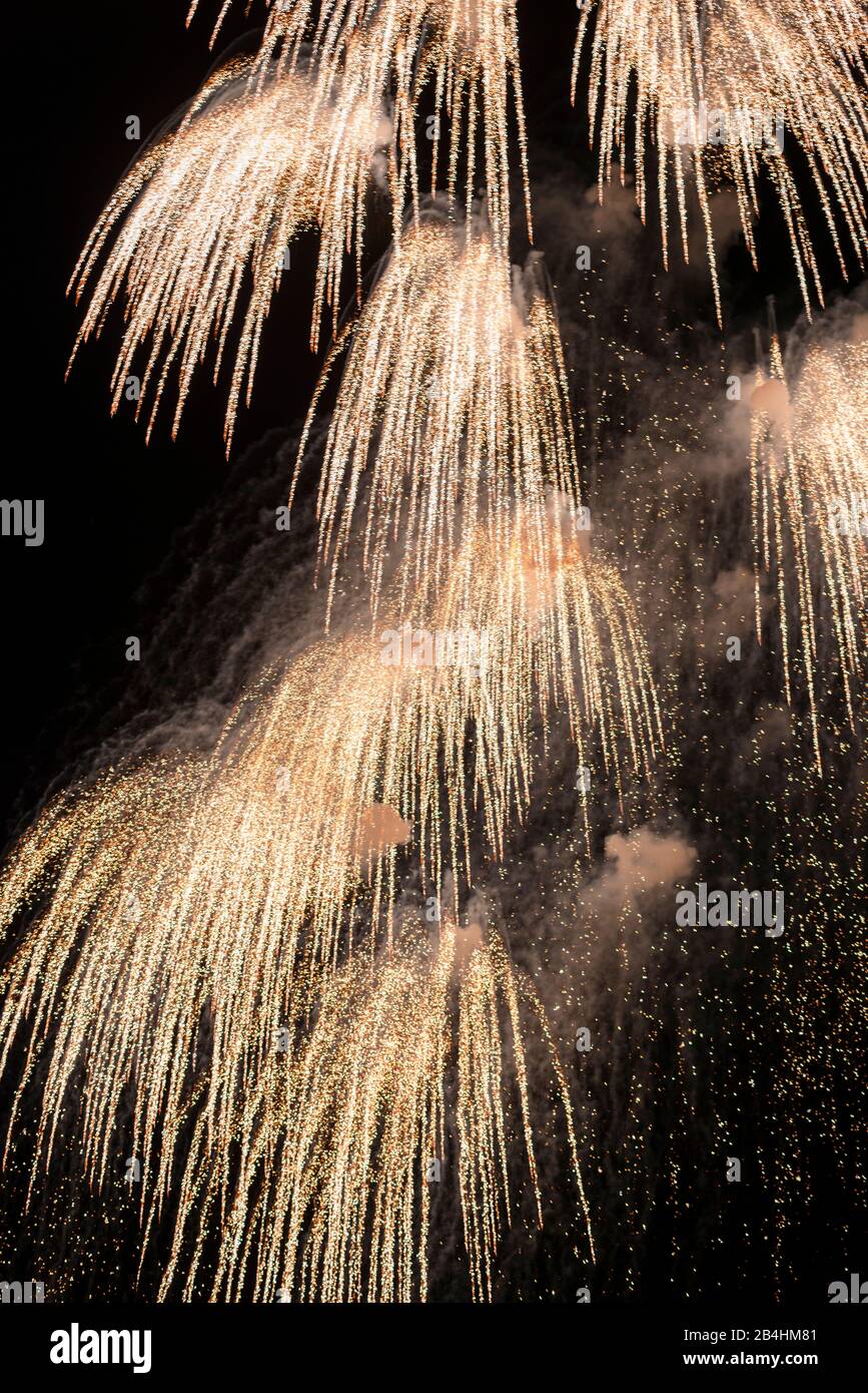 Feuerwerk, Flammende Sterne im Scharnhauser Park, Deutschland Stock Photo
