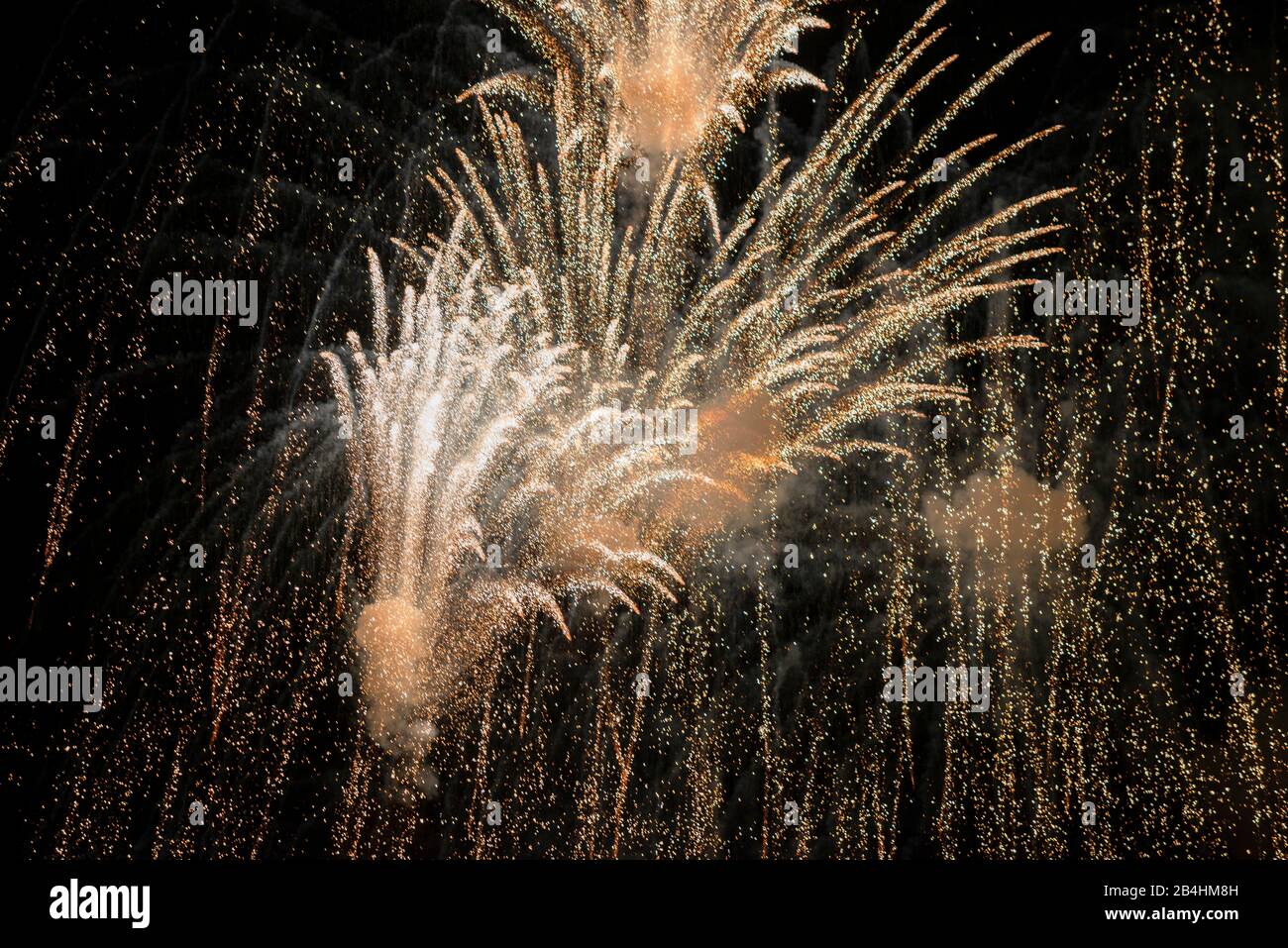 Feuerwerk, Flammende Sterne im Scharnhauser Park, Deutschland Stock Photo