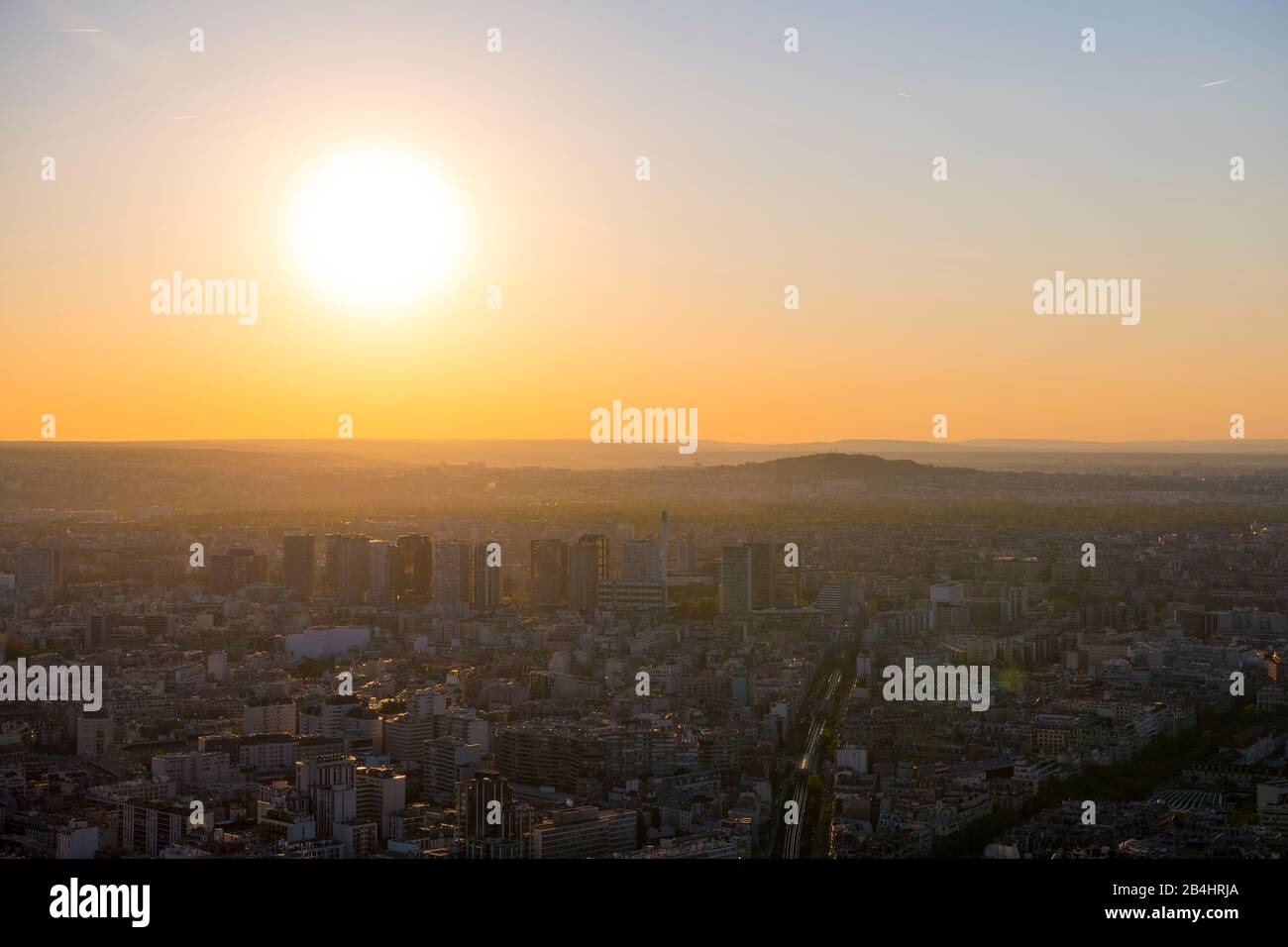 Sonnenuntergang über Paris vom Hochhaus Tour Montparnasse aus gesehen, Paris, Frankreich, Europa Stock Photo