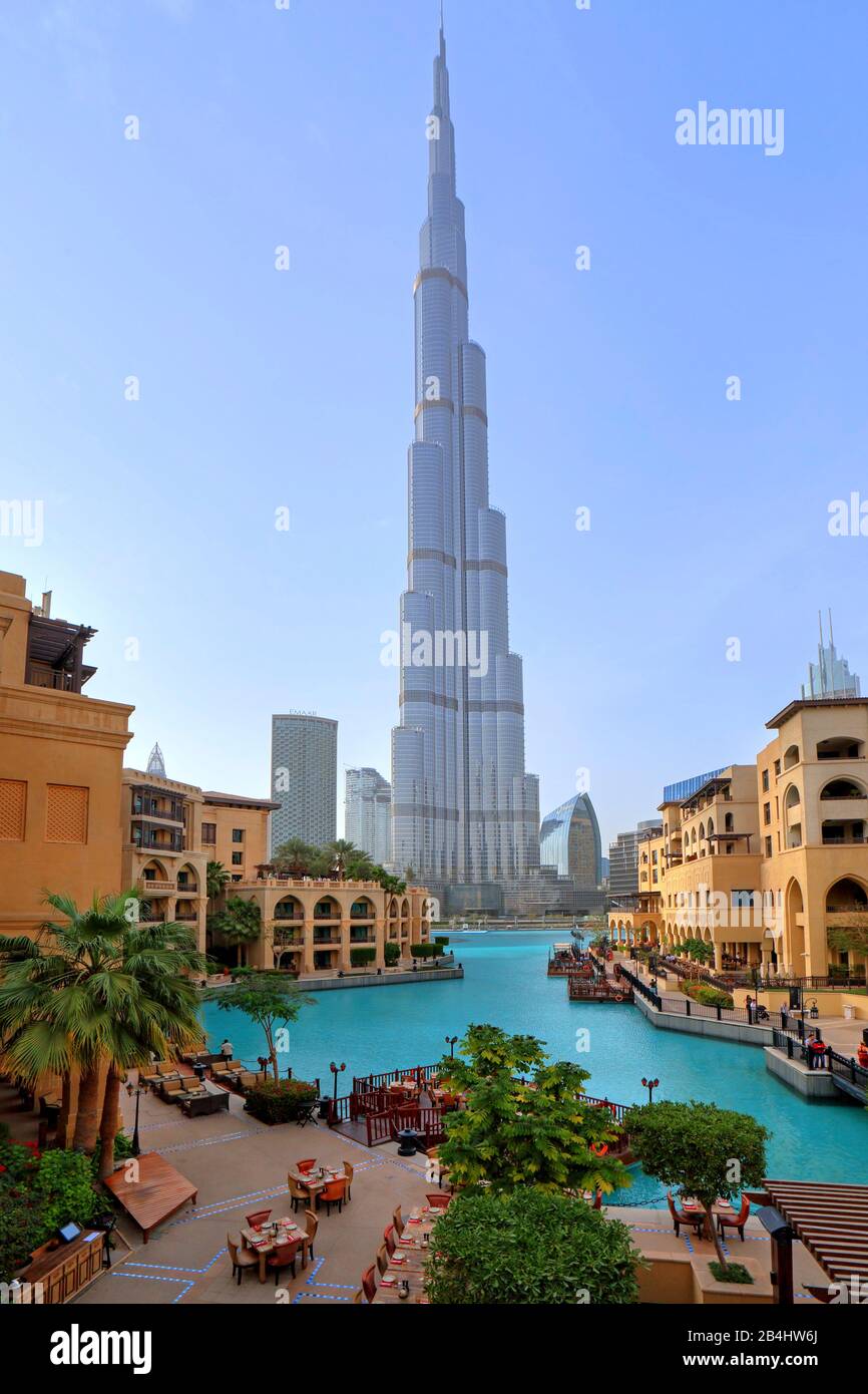 Burj Khalifa 828m at Burj Lake in Downtown, Dubai, Persian Gulf, United Arab Emirates Stock Photo