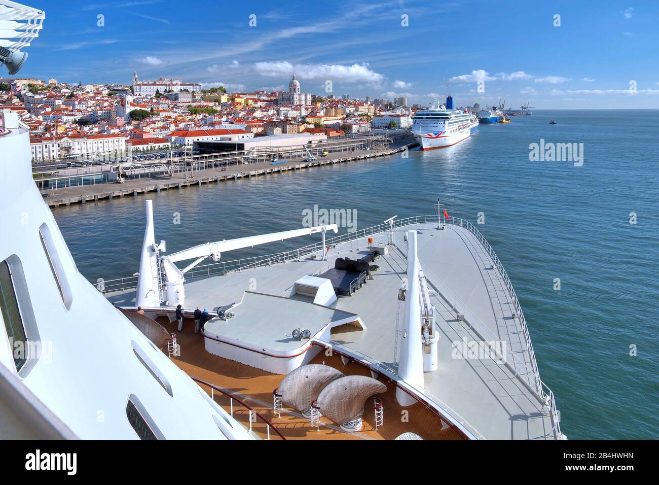 Foreship of the transatlantic liner Queen Mary 2 in front of the old town on the Tejo with the monastery Sao Vicente de Fora and the church of Santa Engracia, Lisbon, Portugal Stock Photo