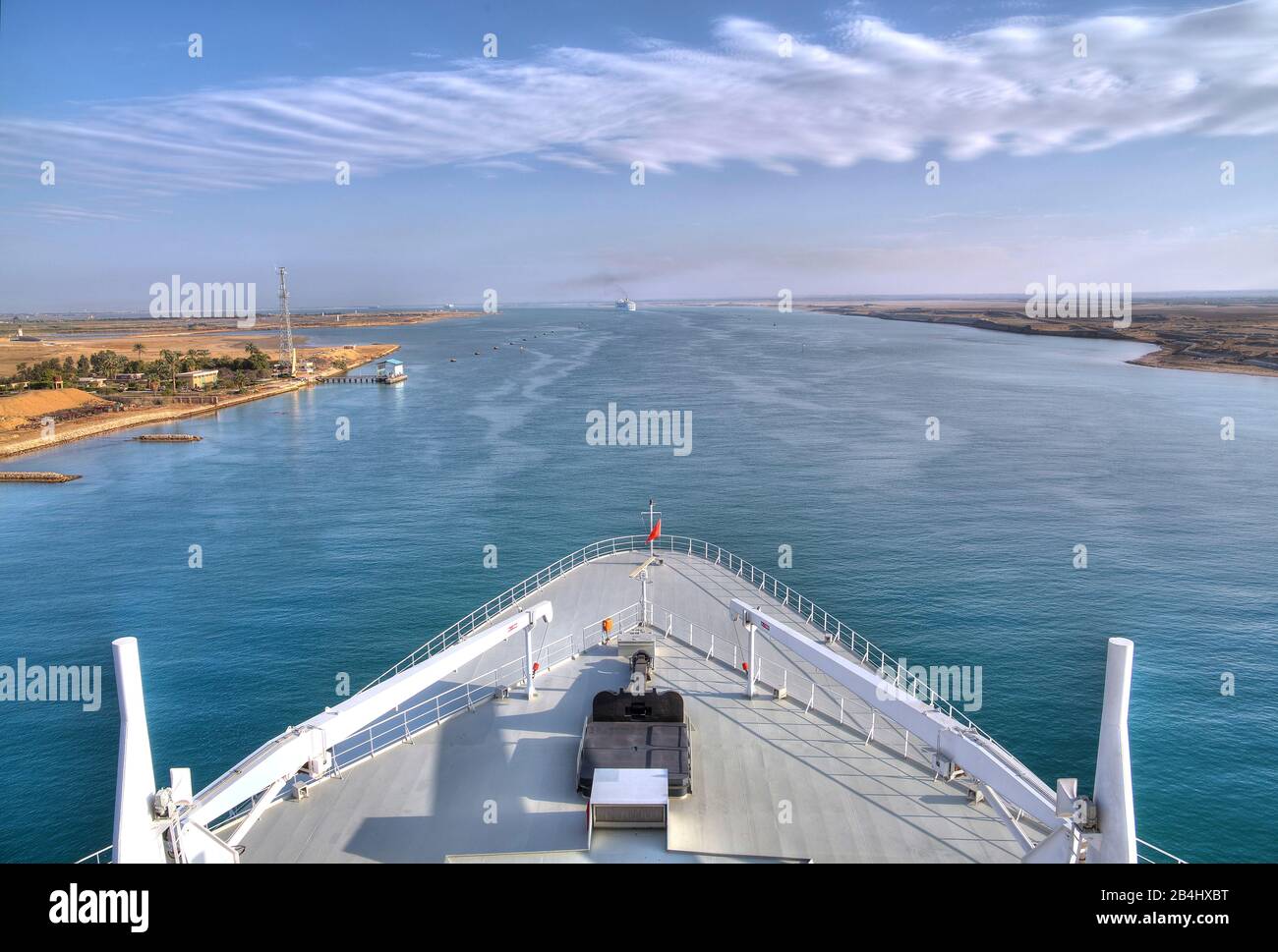 Bow foreship of the transatlantic liner Queen Mary 2 in the Suez Canal (Suez Canal) at the entrance to the Kleiner Bittersee, Egypt Stock Photo