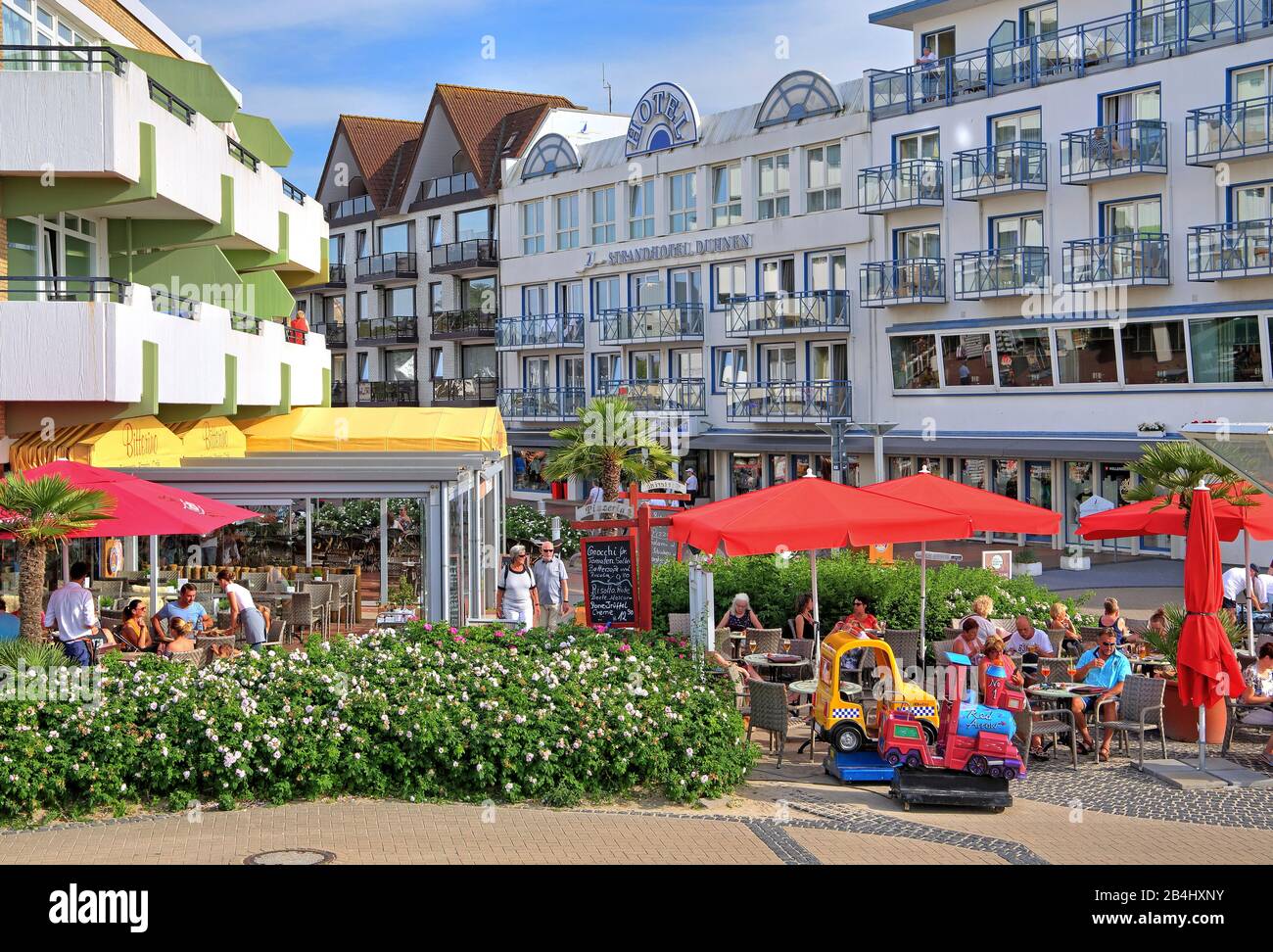 Street café and hotels on the dyke promenade in the center of the district Duhnen, North Sea resort Cuxhaven, Elbe estuary, North Sea, North Sea coast, Lower Saxony, Germany Stock Photo