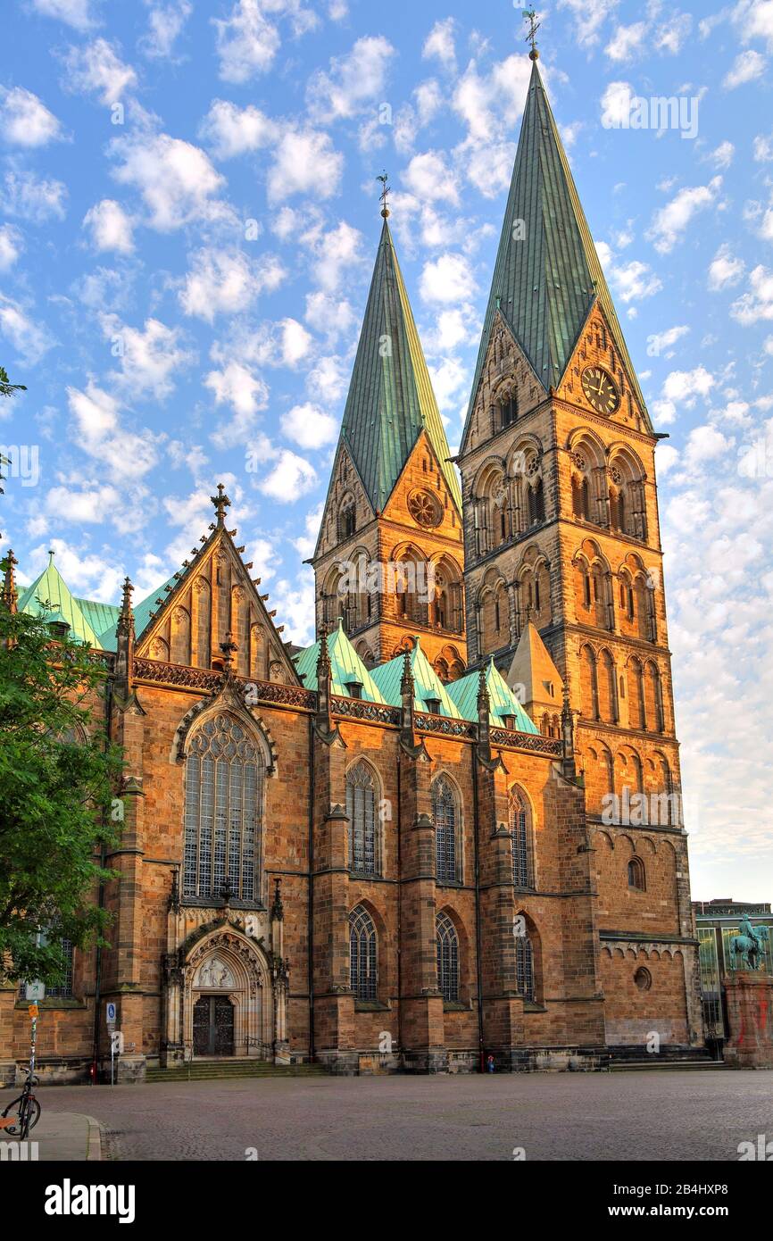 Dom vom Domshof in the old town at evening sun Bremen, Weser, Land Bremen, Germany Stock Photo