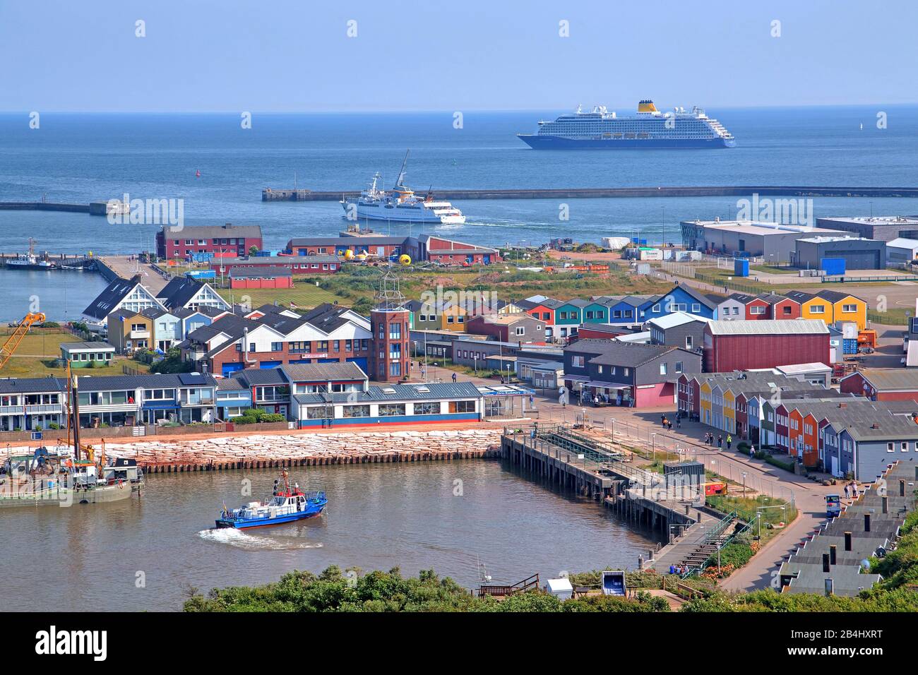 South port with sea resort Helgoland and cruise ship on the road in front of the island Helgoland, Helgoland Bay, German Bight, North Sea island, North Sea, Schleswig-Holstein, Germany Stock Photo