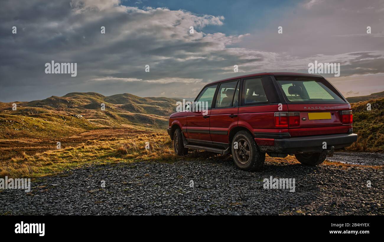 Range Rover P38 Off Road in Wales Stock Photo