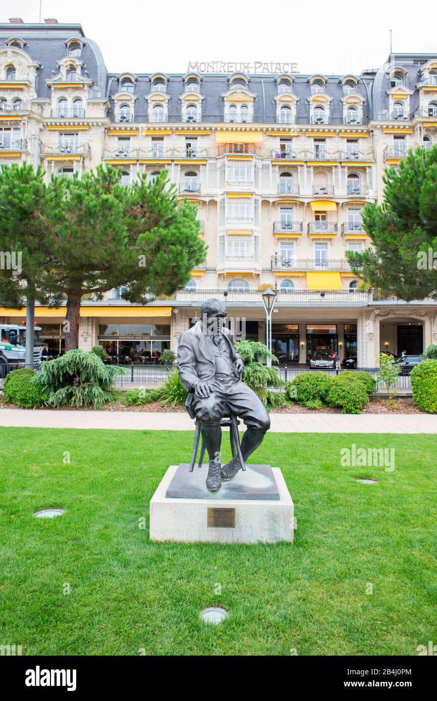 Statue of Vladimir Nabokov, Garden of The Montreux Palace Hotel, Montreux, Vaud, Switzerland Stock Photo
