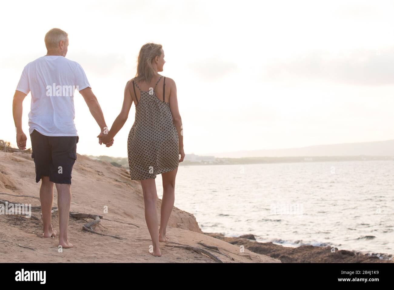 Back view couple holding hands hi-res stock photography and images - Alamy