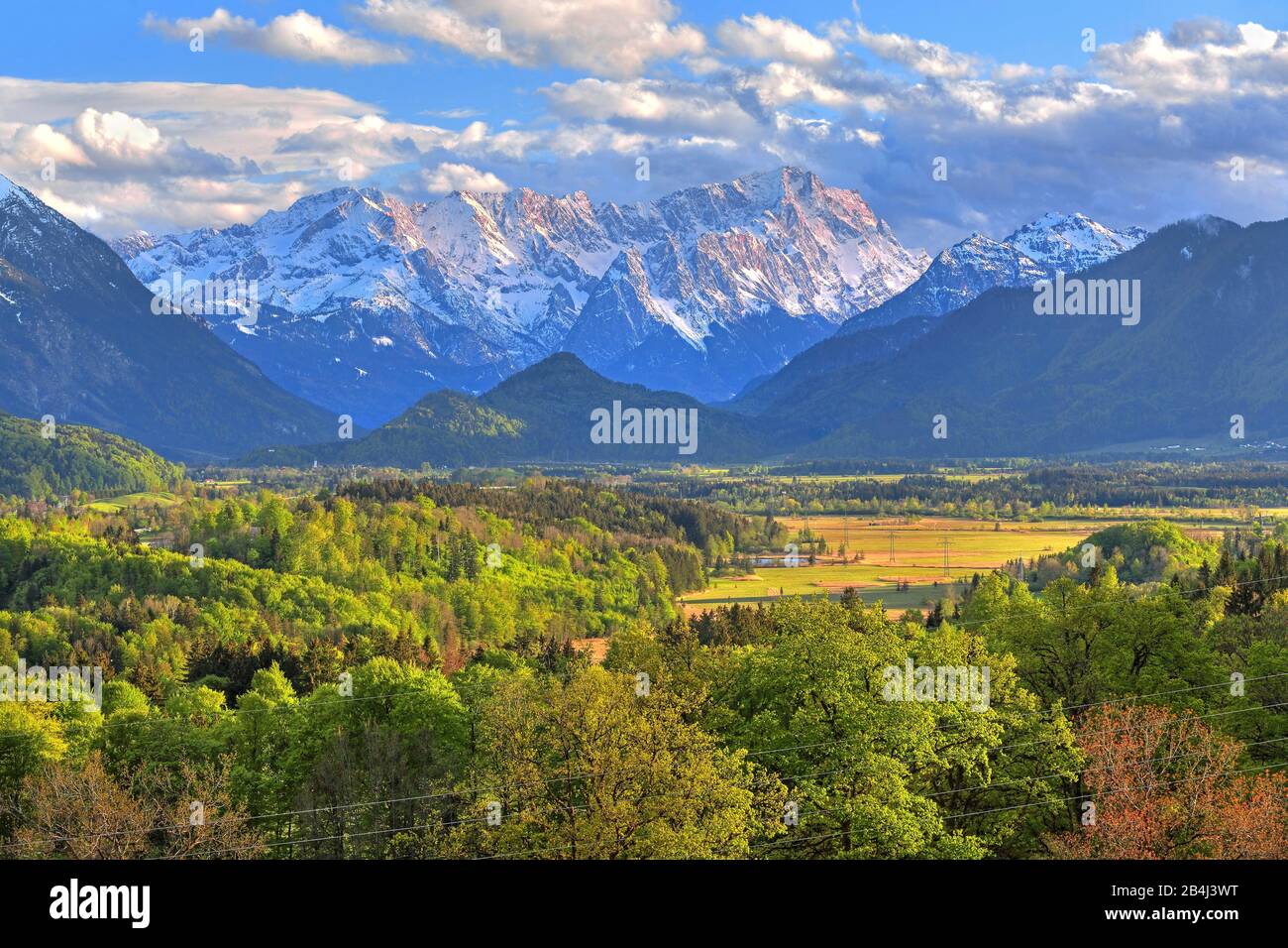 Landscape at the Murnauer Moos against Zugspitzgruppe 2962m in the Wetterstein Mountains near the Gut Perlach district of Murnau, Loisachtal, Blue Land, Upper Bavaria, Bavaria, Germany Stock Photo