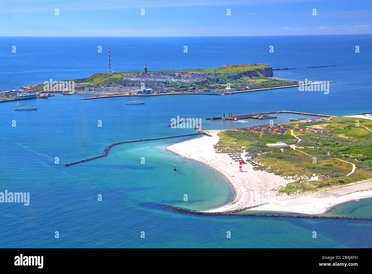 The Badedüne with south beach and lighthouse in front of the main island of the east, Heligoland, Heligoland Bay, German Bight, North Sea island, North Sea, Schleswig-Holstein, Germany Stock Photo