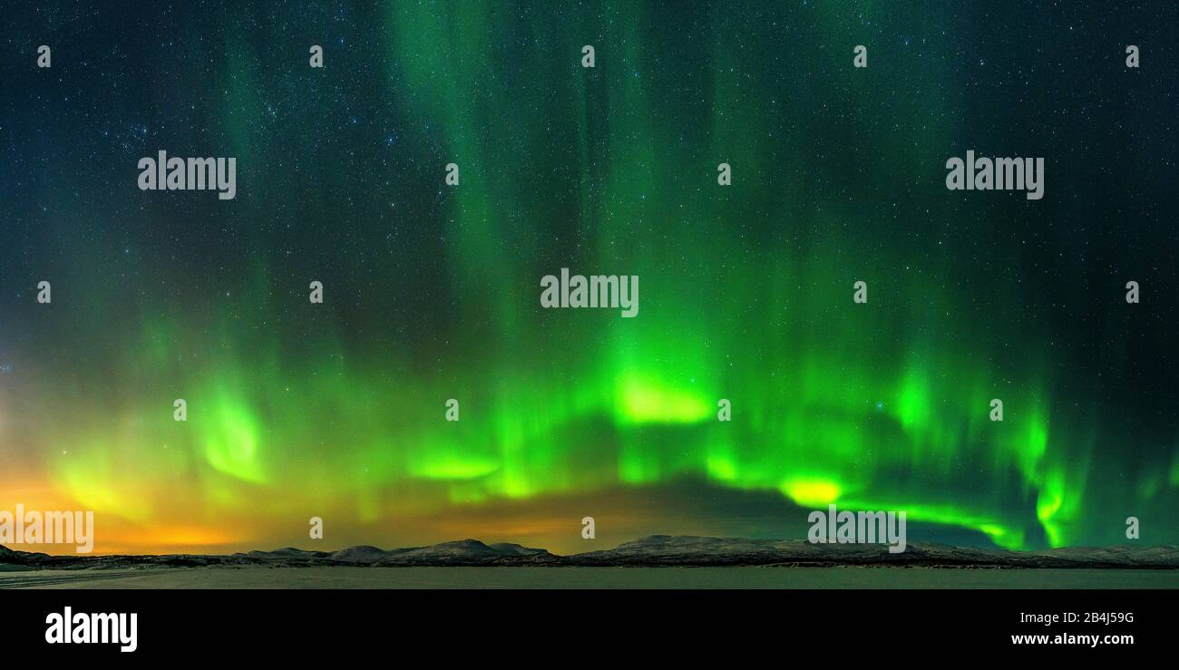 Panorama, Aurora Borealis über Lappland, Vorhangform Stock Photo