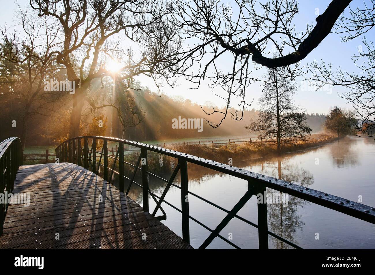 Germany, Lower Saxony, Lüneburg Heath, Lüneburg, Düvelsbrook, Ilmenau, Devil's Bridge, sunrise, fog, light Stock Photo