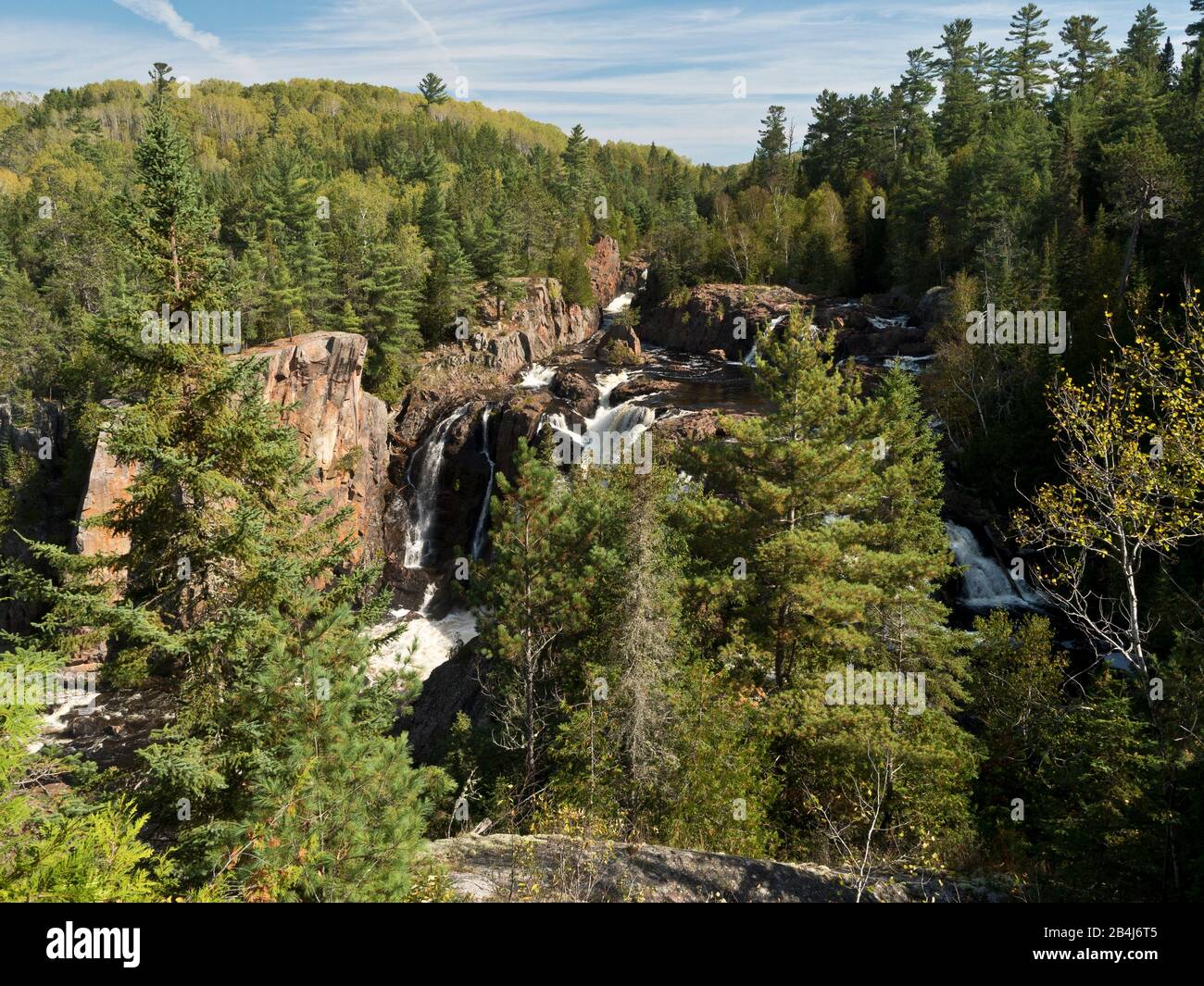 Algoma Region, Aubrey Falls, Autumn, Kanada, Conifers, Ontario, River Canyon Stock Photo