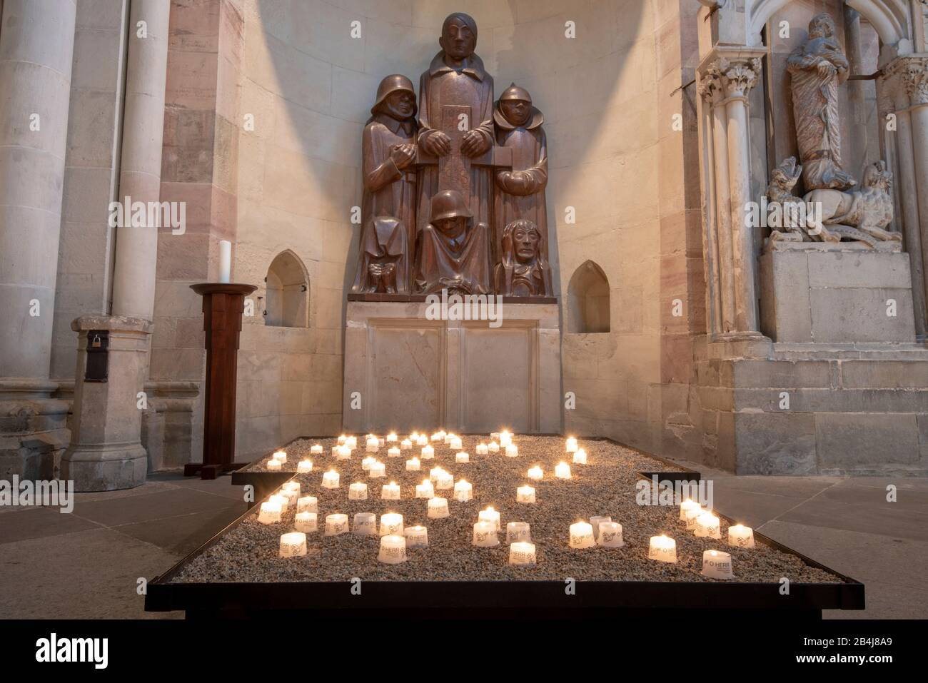 Germany, Saxony-Anhalt, Magdeburg, monument of the artist Ernst Barlach in the cathedral of Magdeburg. In the middle a cross with the dates 1914-1918. The half-figures in the lower part are called distress, death and despair, the figures behind them symbolize the war-experienced, the knowing and the naive. Stock Photo