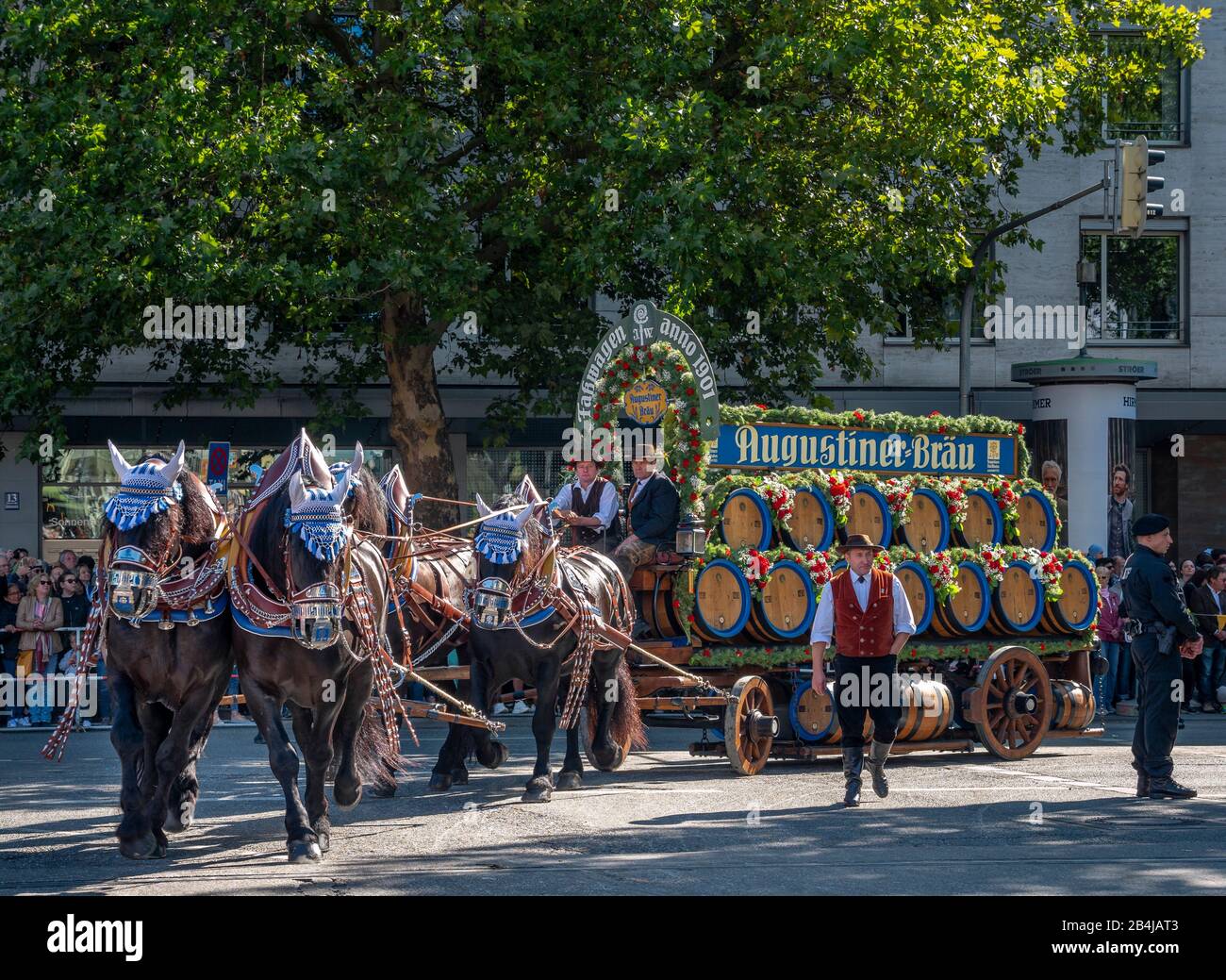 Traditioneller Einzug der Wiesnwirte, Oktoberfest, München, Bayern, Deutschland, Europa Stock Photo
