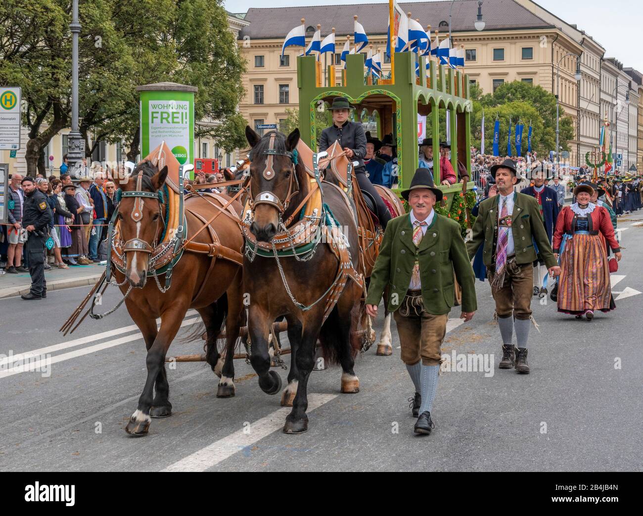 Trachtenumzug, Trachten- und Schützenzug zum Oktoberfest, Oktoberfesteinzug, München, Oberbayern, Bayern, Deutschland, Europa Stock Photo