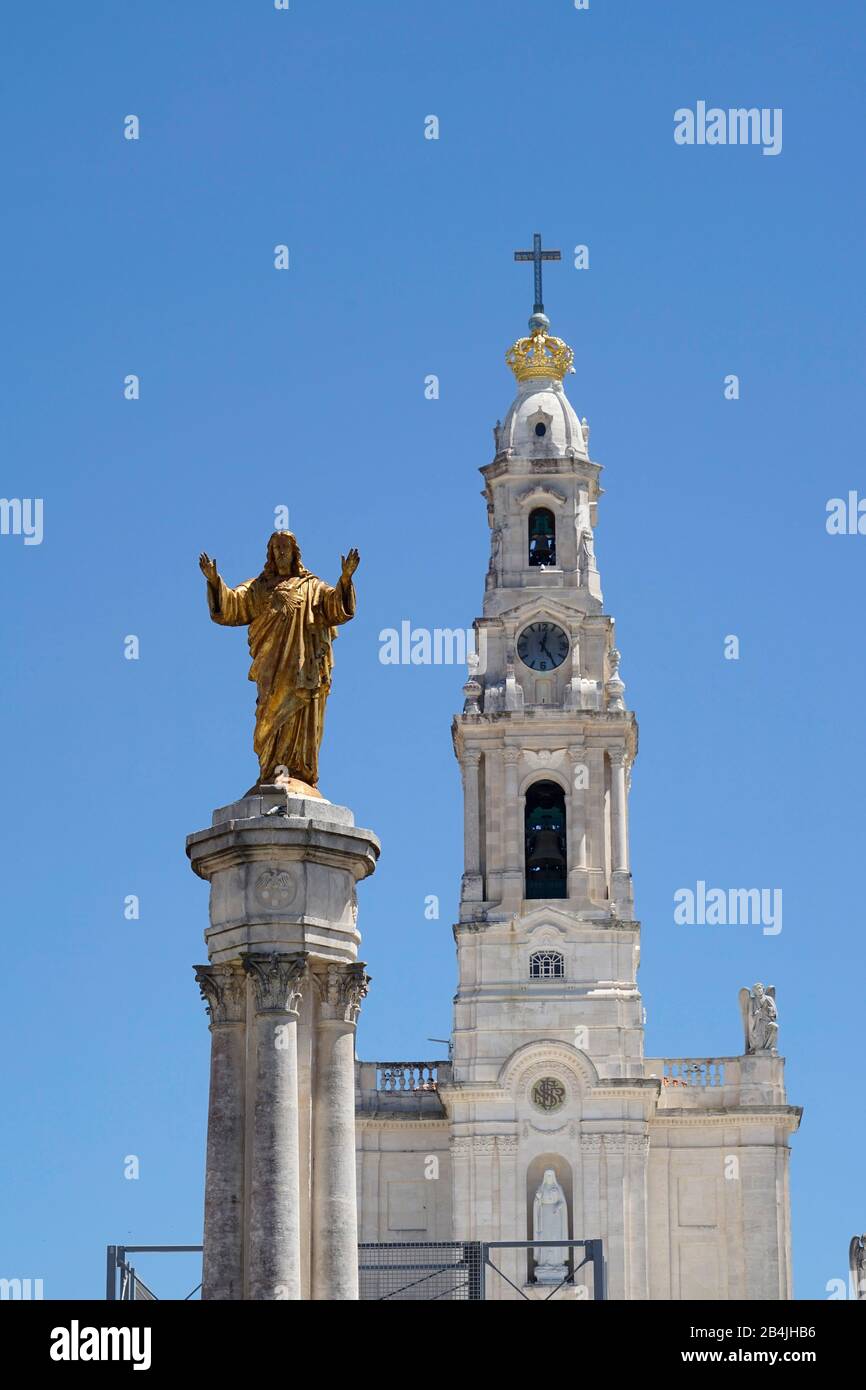 Europe, Portugal, Centro region, Fatima, Catholic pilgrimage site, Basilica de Nossa Senhora do Rosario, Basilica Our Lady of the Rosary, Rosary Basilica, Basilica Antiga, statue of Jesus above the forecourt Stock Photo