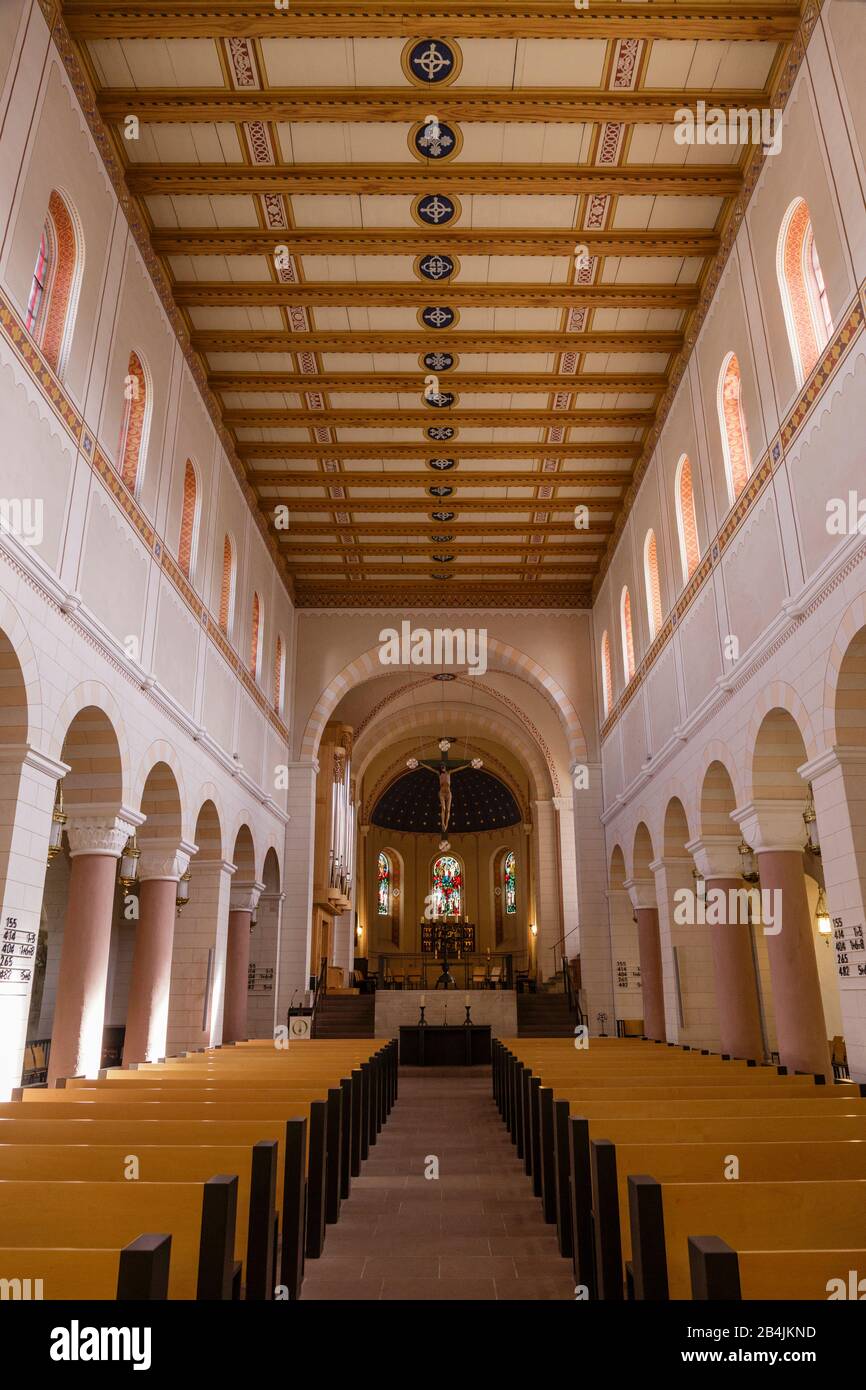 Europe, Germany, Lower Saxony, Gandersheim. Central nave of the Romanesque collegiate church of St. Anastasius and St. Innocentius. Good to see is the Lower Saxony pillar change. Stock Photo