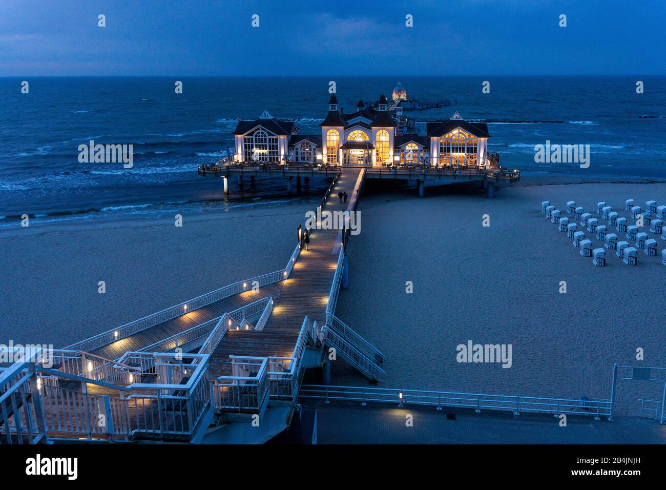 Rügen, Ostseebad Sellin, Seebrücke, Abendlicht, blaue Stunde Stock Photo