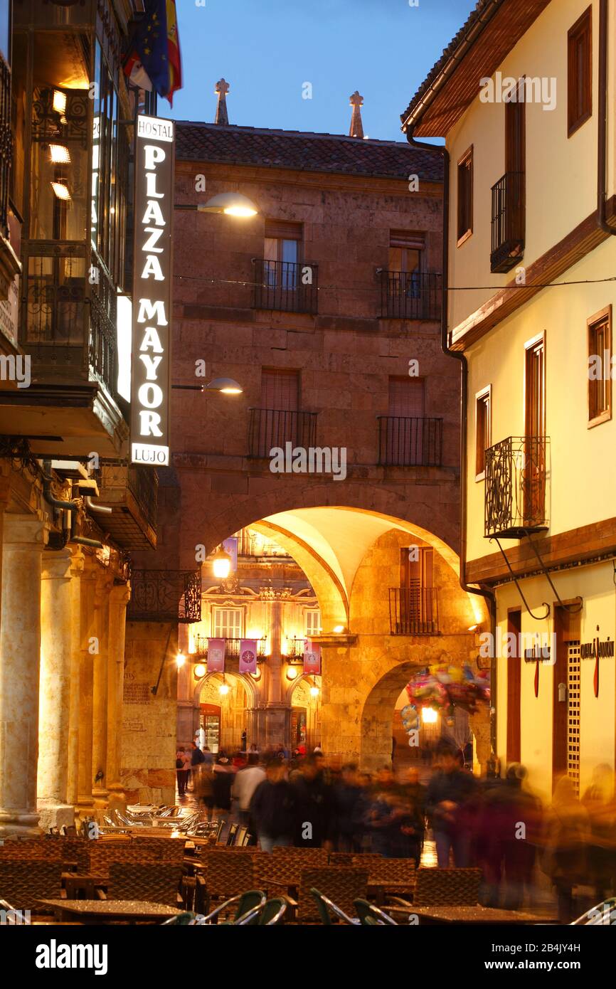 Europe, Castile and Leon, Rua Mayor with archway to Plaza Mayor square, Salamanca, Spain Stock Photo