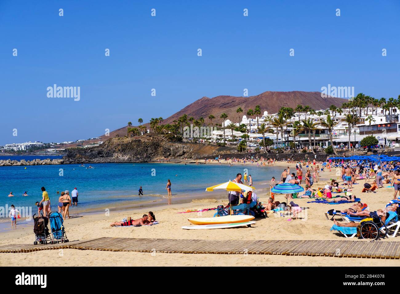 Playa Flamingo beach and Montana Roja volcano, Playa Blanca, Lanzarote, Canary Islands, Spain Stock Photo